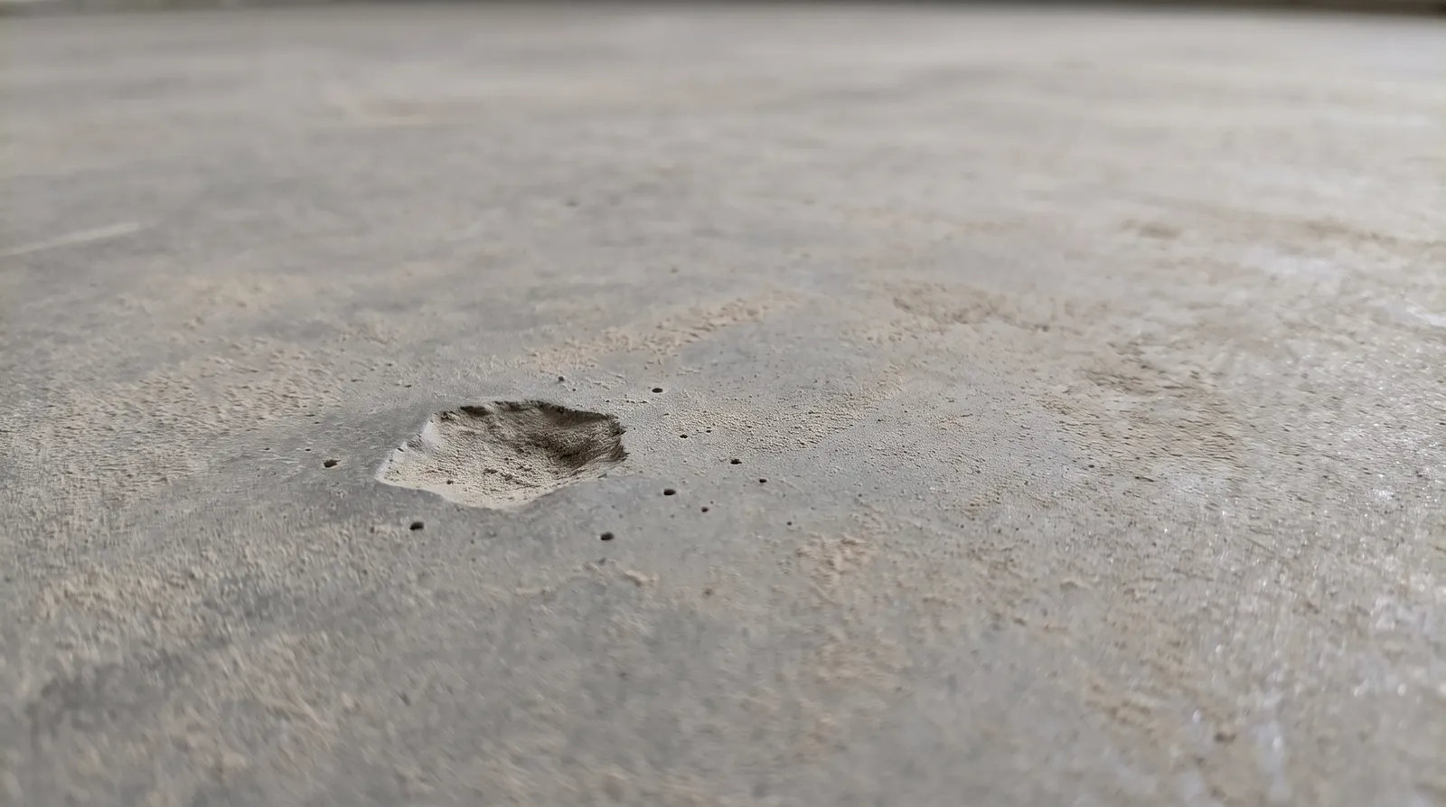 Beton yüzeyin uygulama aşamasına göre makro görünümü